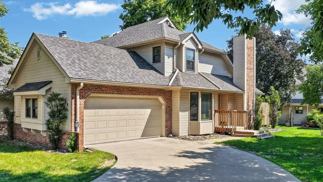 1070 50th St #14A, West Des Moines, IA 50266