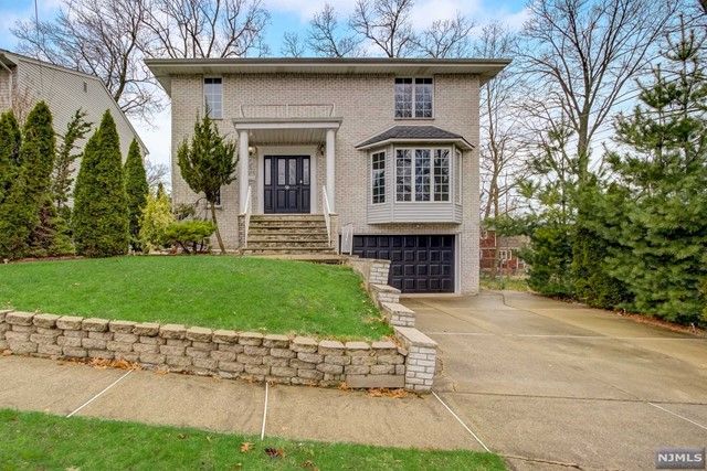 50 Roosevelt Ave, Hasbrouck Heights, NJ 07604