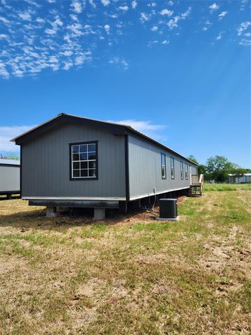 318 8th St, Normangee, TX 77871