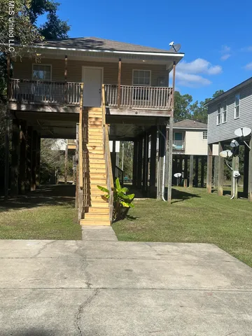 6018 Cedar Dr, Bay Saint Louis, MS 39520