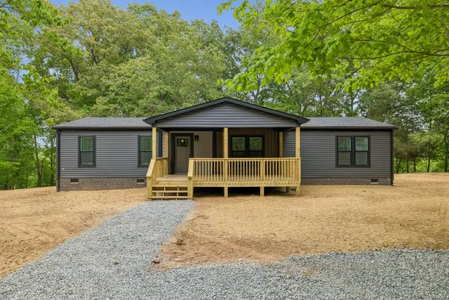 272 Portland Lake Rd, Portland, TN 37148