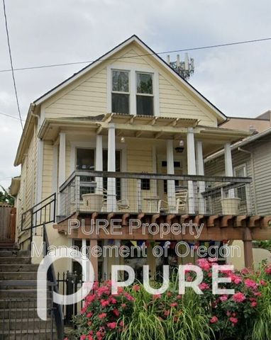 22 S  Meade St, Portland, OR 97201