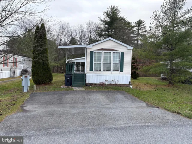 27 S  Spirit Ct, New Ringgold, PA 17960