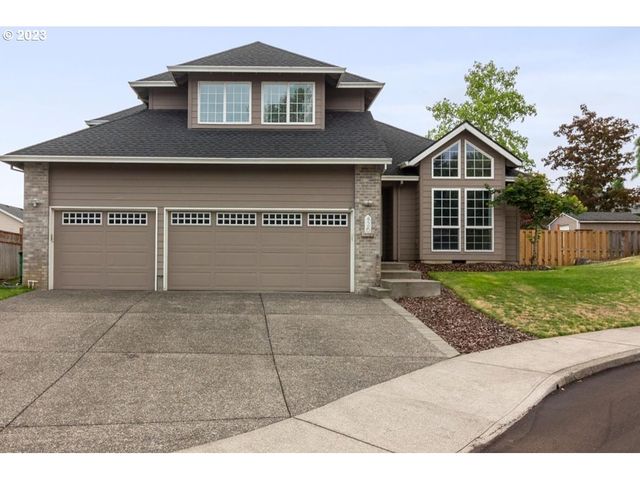 426 SW 18th St, Troutdale, OR 97060