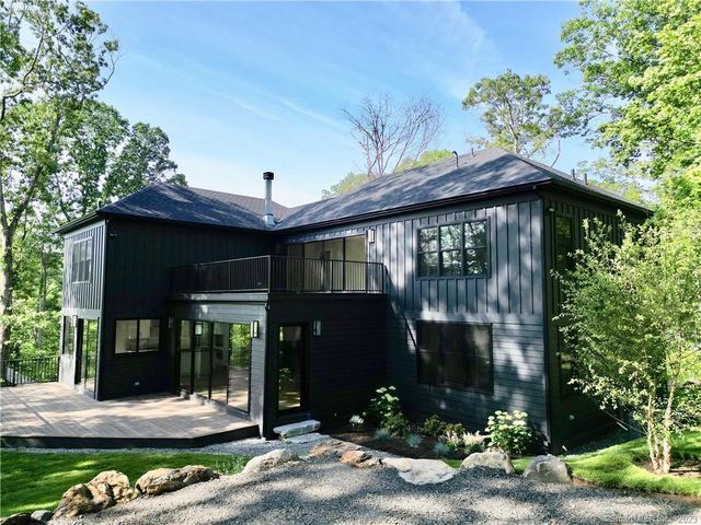 33 Lake Dr S, New Fairfield, CT 06812