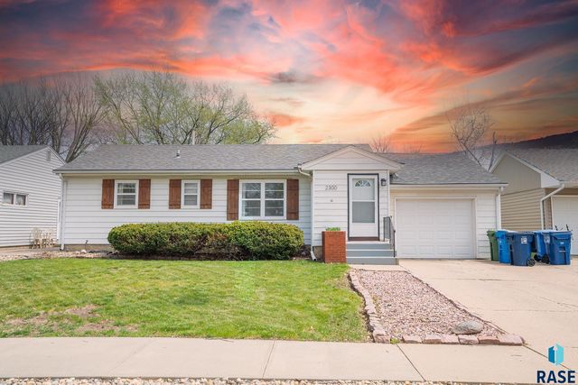 2300 S  Holly Ave, Sioux Falls, SD 57105