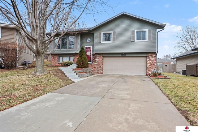 5216 Ascot Cir, Lincoln, NE 68516