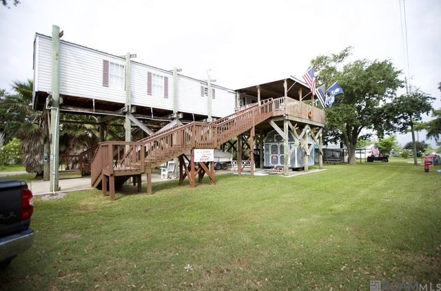 225 Chighizola Ln, Grand Isle, LA 70358