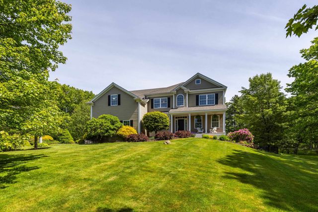 8 Heron Way, Stratham, NH 03885