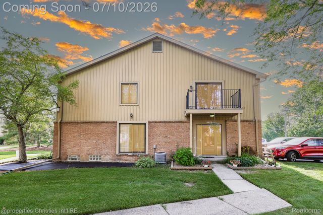 41678 Bedford Dr, Canton, MI 48187