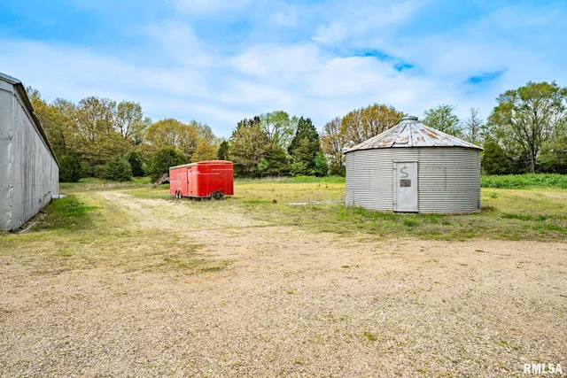311 N  2nd St, Forest City, IL 61532