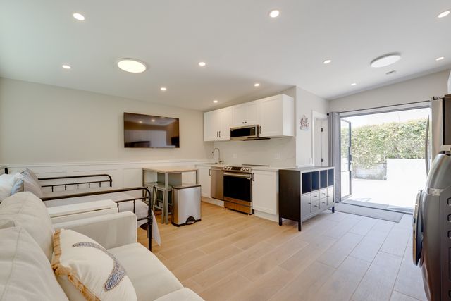 208 J Ave #1/2, Coronado, CA 92118