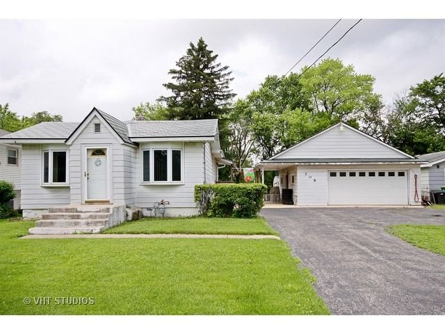 208 Willard Pl, Westmont, IL 60559
