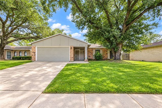6741 Tara Dr, Richmond, TX 77469