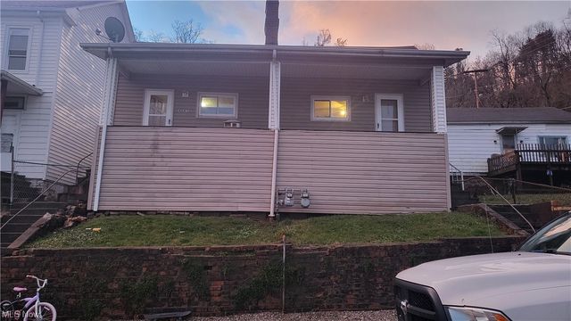 4685/4687 Harrison St, Bellaire, OH 43906