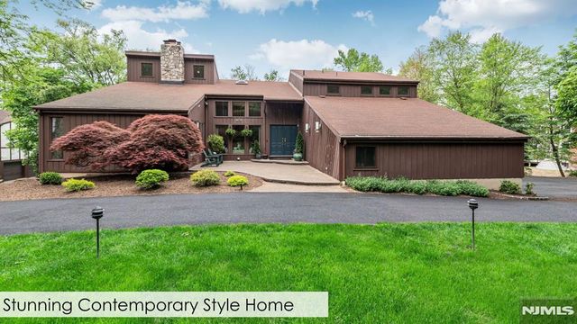 108 Buckhaven Hl, Upper Saddle River, NJ 07458
