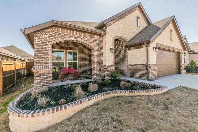 705 Long Iron Dr, Fort Worth, TX 76108