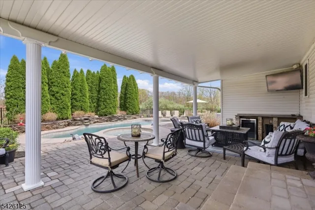100 Distillery Rd, Whitehouse Station, NJ 08889