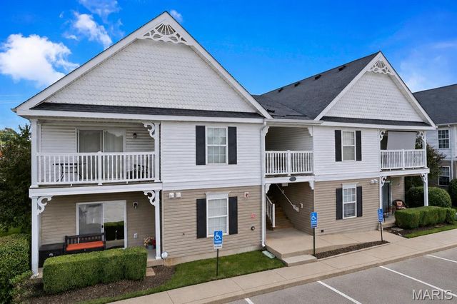 100 Brandy Mill Cir #1F, High Ridge, MO 63049