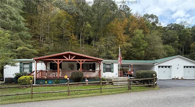 623 Bradshaw Hollow Rd, Logan, WV 25601