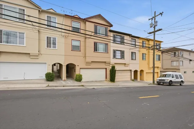 673 Hillside Blvd, Daly City, CA 94014