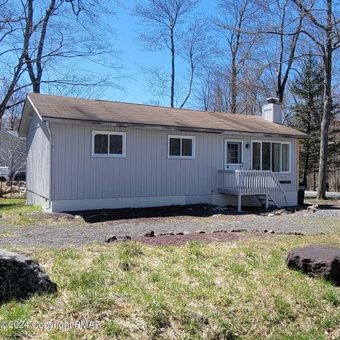 8076 Red Squirrel Dr, Tobyhanna, PA 18466