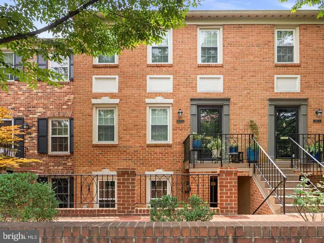 3203 Sutton Pl NW #C, Washington, DC 20016