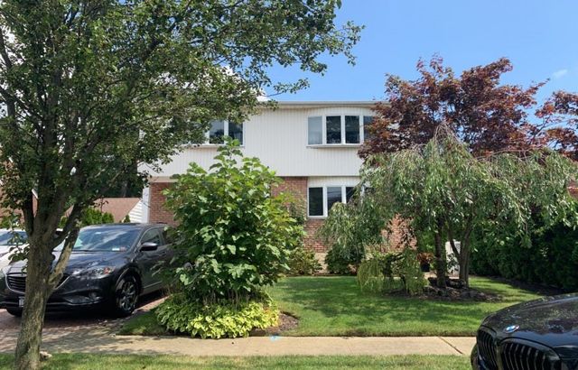 1855 Madison Ave, Bellmore, NY 11710