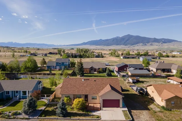516 Centennial Dr, Sheridan, MT 59749