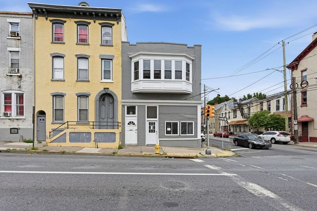 348 N  6th St #2F, Allentown, PA 18102