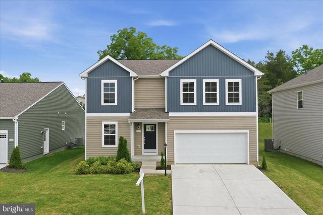 92 Belmont Pl, Falling Waters, WV 25419