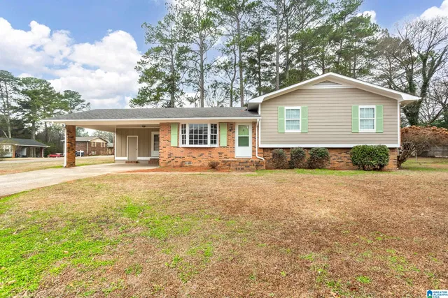 1508 Greenbrier Ln, Anniston, AL 36207