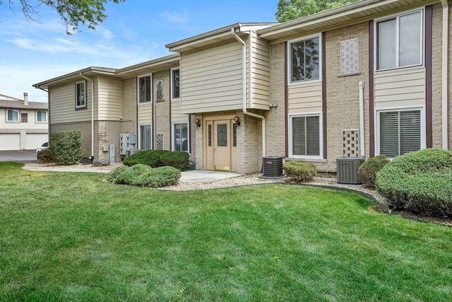 15733 Orlan Brook Dr #62, Orland Park, IL 60462