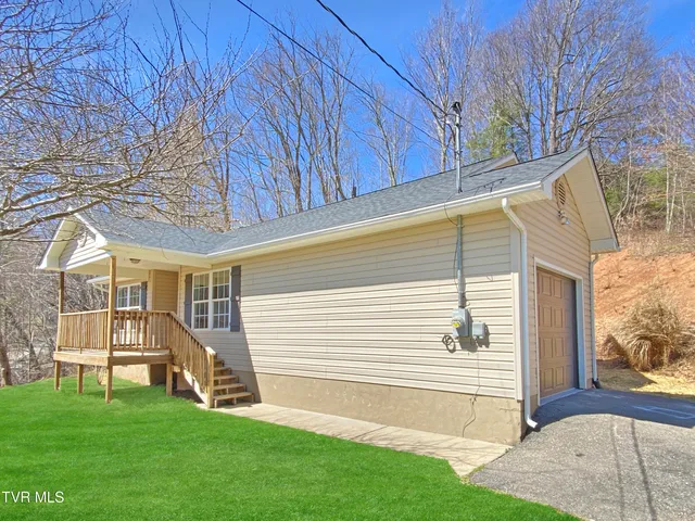 302 Grover Reece Rd, Trade, TN 37691