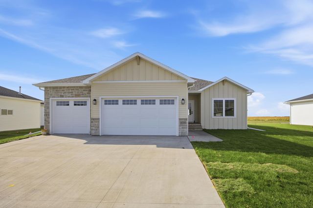 4288 Pine Pkwy S, Fargo, ND 58104