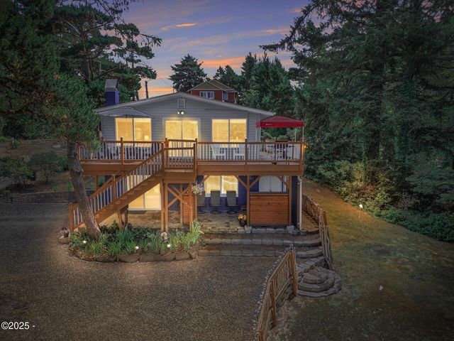 1261 SW Iris Ln, Waldport, OR 97394