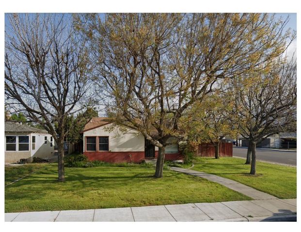3000 16th St #A, Bakersfield, CA 93301