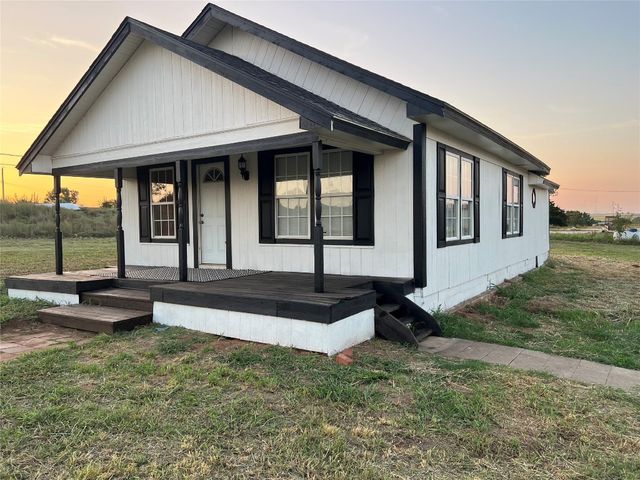 23879 E  1035th Rd, Weatherford, OK 73096