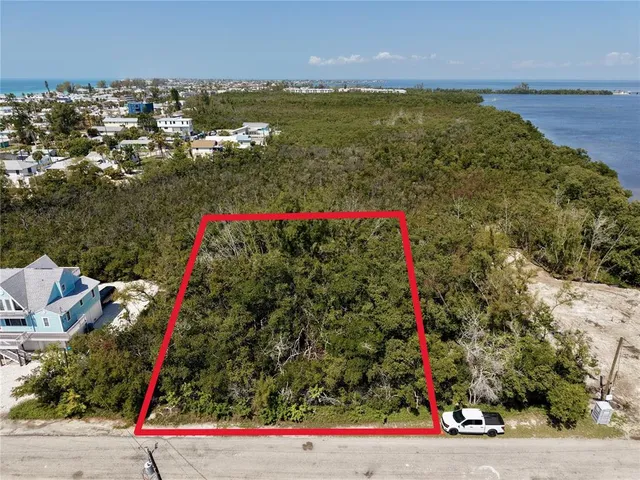 28th St #2, Bradenton Beach, FL 34217