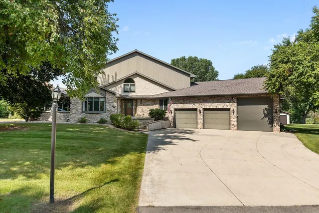 9 N  Kurt Ave, Appleton, WI 54913