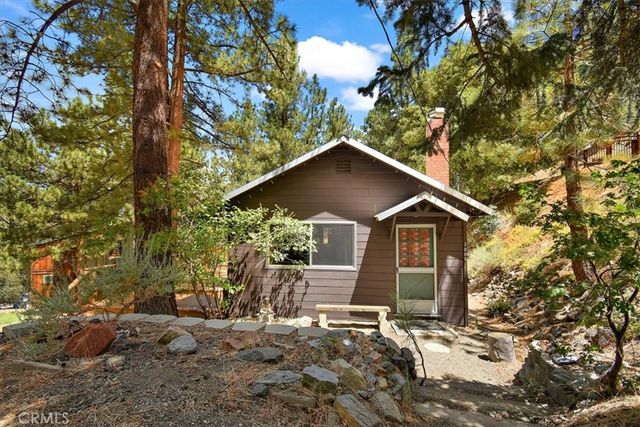 2080 Mojave Scenic Dr, Wrightwood, CA 92397