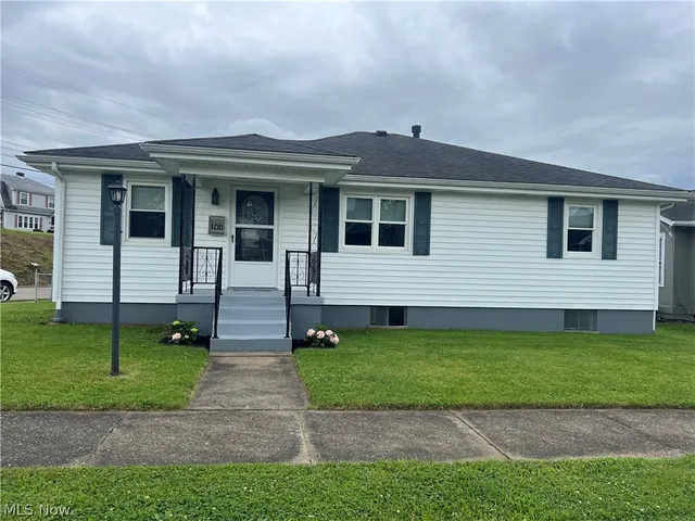 100 W  44th St, Shadyside, OH 43947