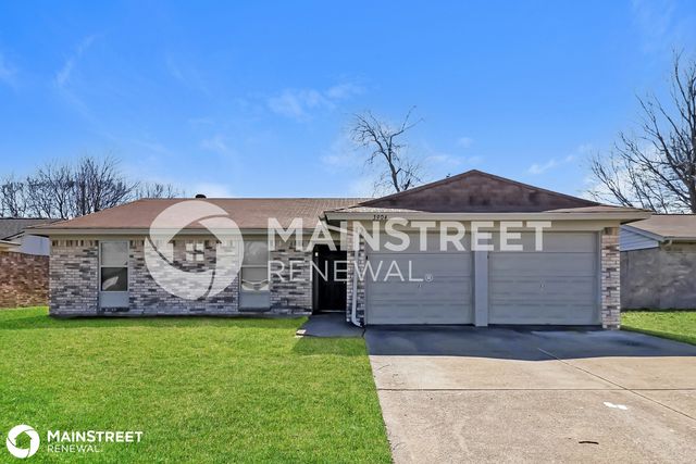 3904 Royal Crest Dr, Fort Worth, TX 76140