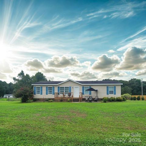 5800 Dachshund St, Iron Station, NC 28080