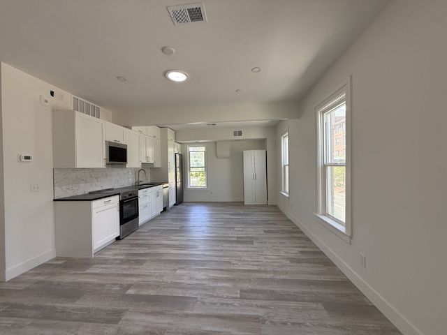 802 E  19th Ave #202, Denver, CO 80218