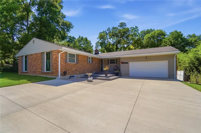 6001 Cindy Dr, Dayton, OH 45449