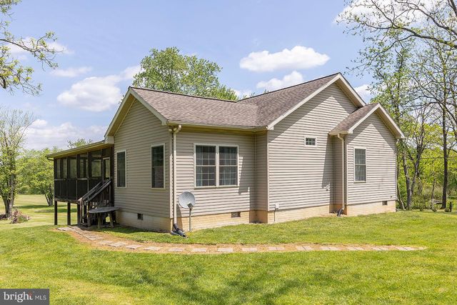 127 Coon Hole Dr, Levels, WV 25431