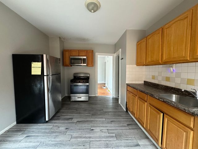 52 Henry St #2R, New Haven, CT 06511