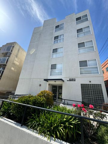 10911 Rochester Ave  #304, Los Angeles, CA 90024