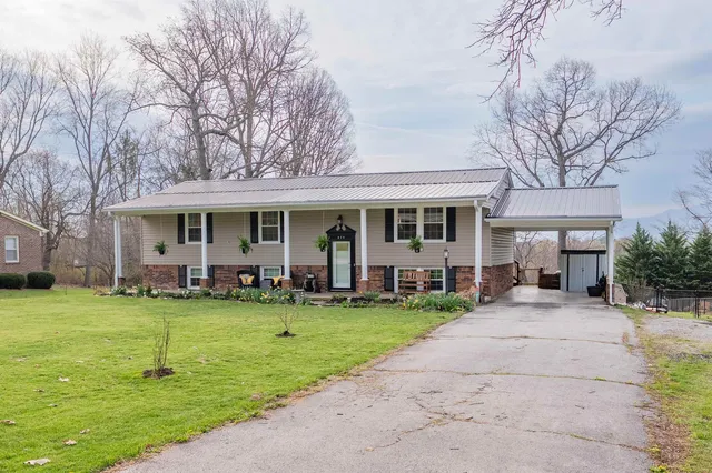 975 Mountain View Dr, Wytheville, VA 24382